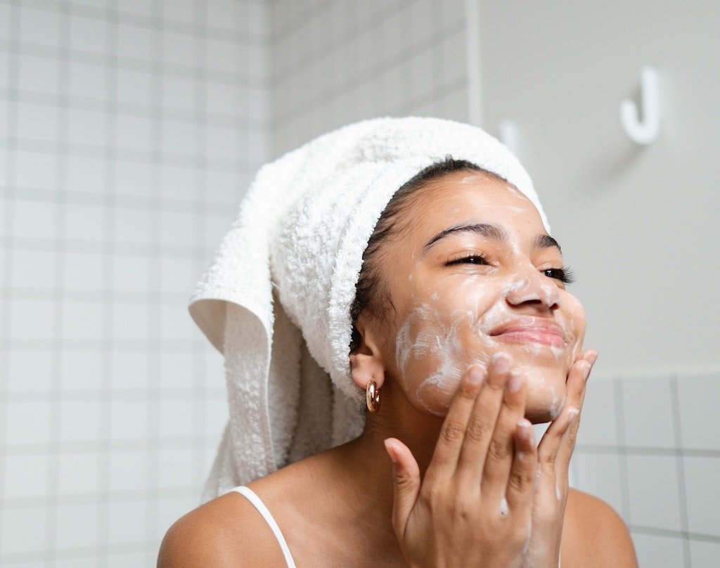 Tips to stop skin feeling tight after cleansing